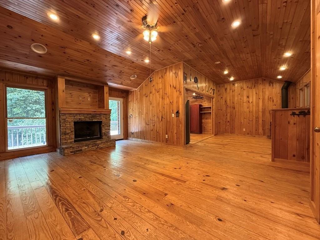 303 Pine Ln - Photo 3 of 18