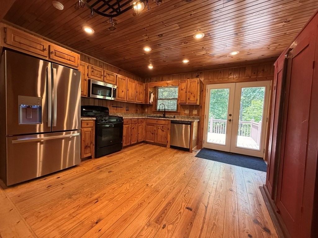 303 Pine Ln - Photo 5 of 18