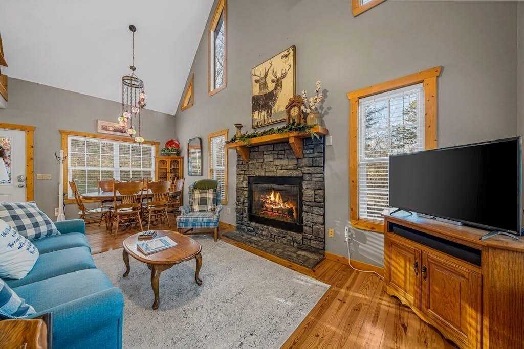 64 Poolside Ct - Photo 3 of 25