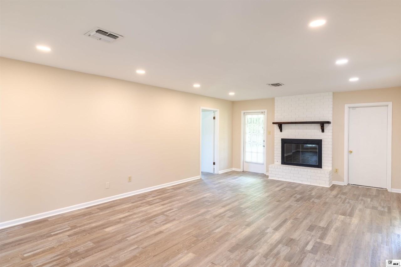2700 Anita Ln - Photo 3 of 33