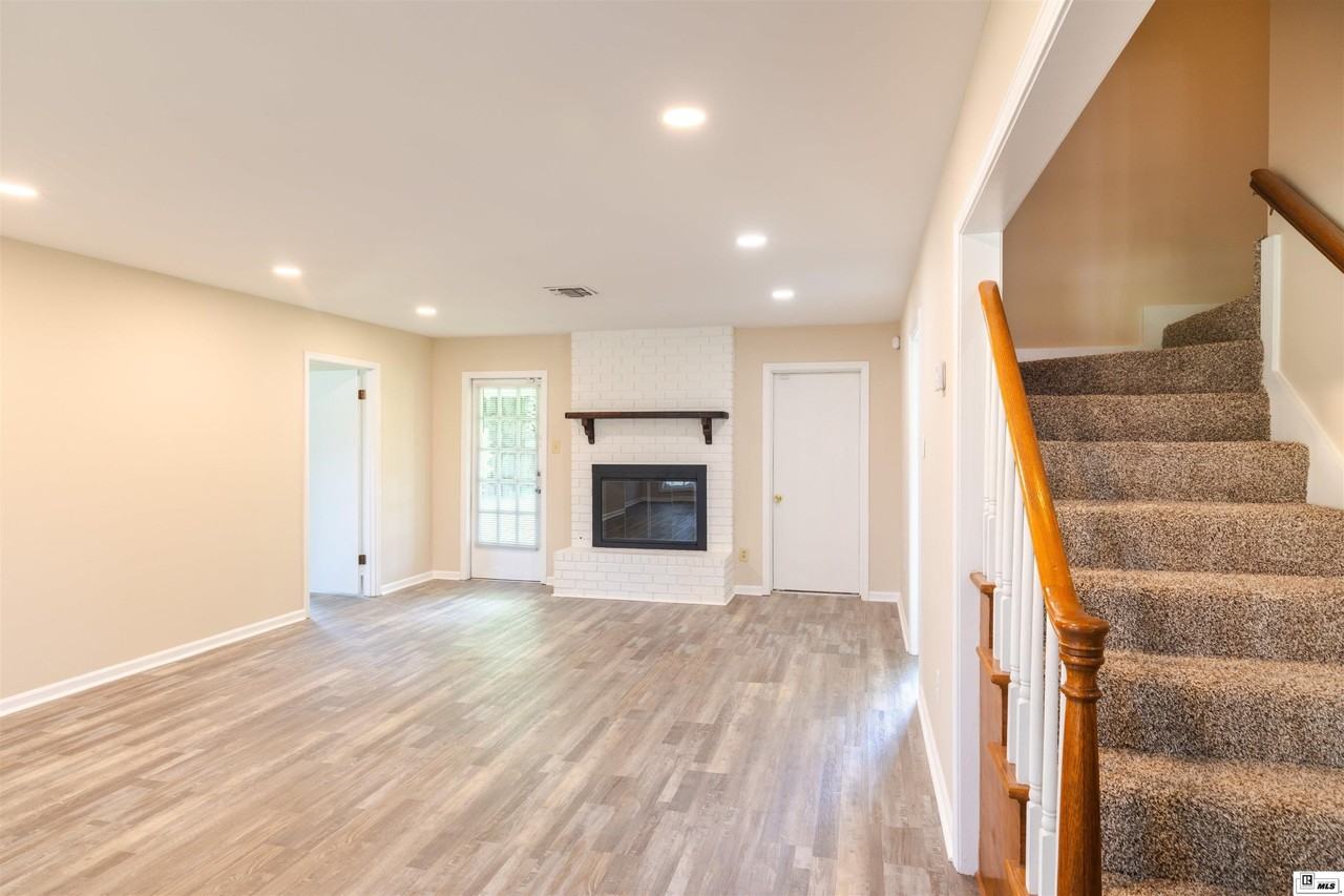 2700 Anita Ln - Photo 4 of 33