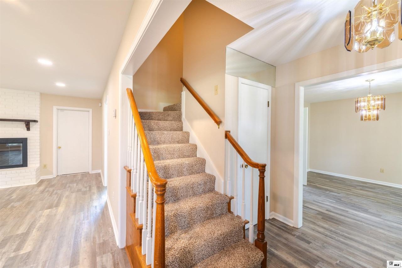 2700 Anita Ln - Photo 5 of 33