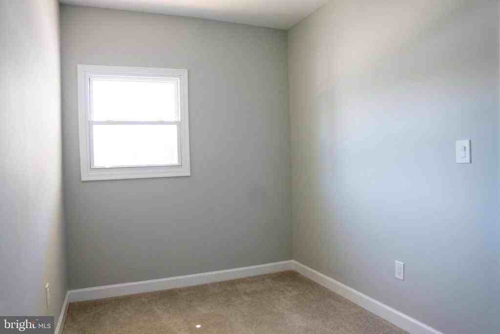 1009 Main St #2 - Photo 4 of 14
