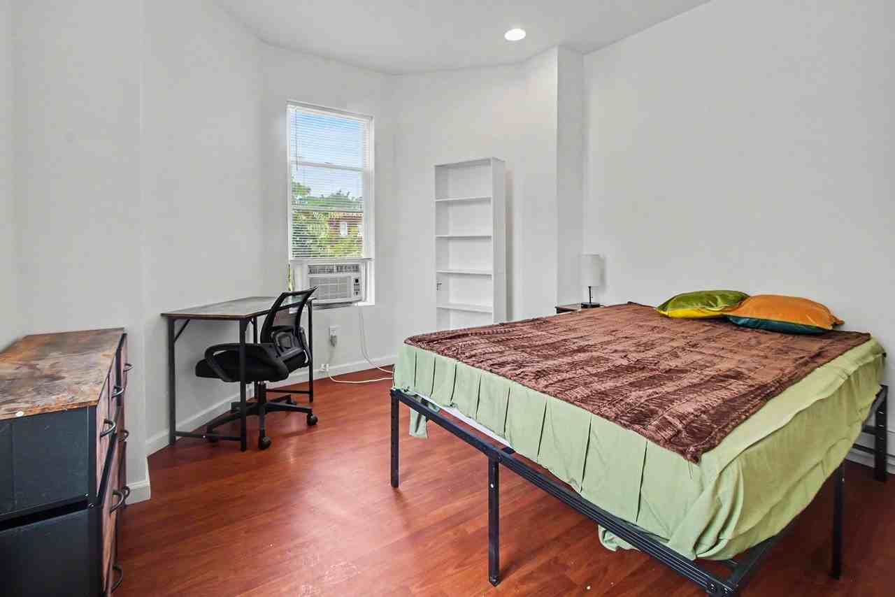 N 19th St - Photo 4 of 12