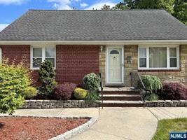 featured image of 40 Oxford Ave