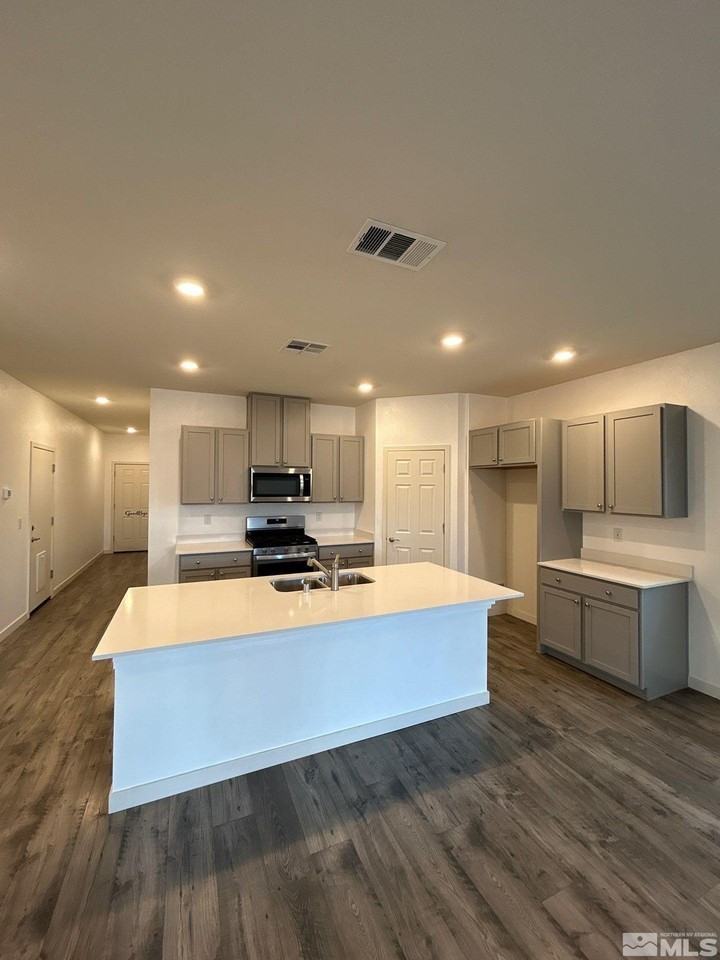 1451 Granary Park Ave - Photo 3 of 21
