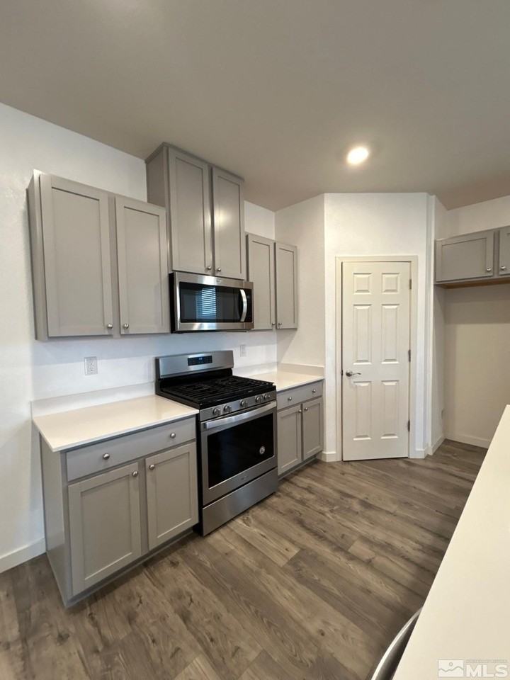 1451 Granary Park Ave - Photo 4 of 21