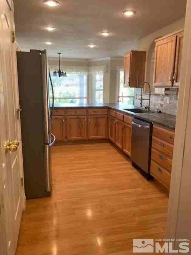 752 Divot Dr - Photo 4 of 16