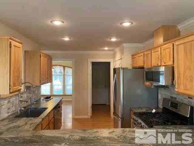 752 Divot Dr - Photo 5 of 16