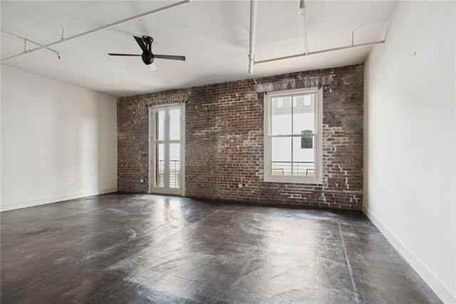 900 S Peters St #2 - Photo 4 of 15