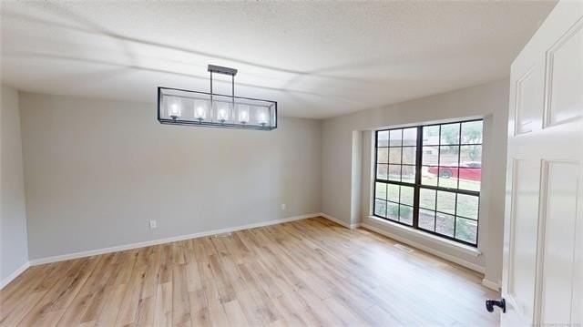 7841 S Hickory Ct - Photo 3 of 35