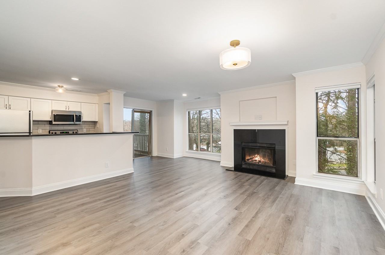 2512 Cranbrook Ln #1 - Photo 3 of 16