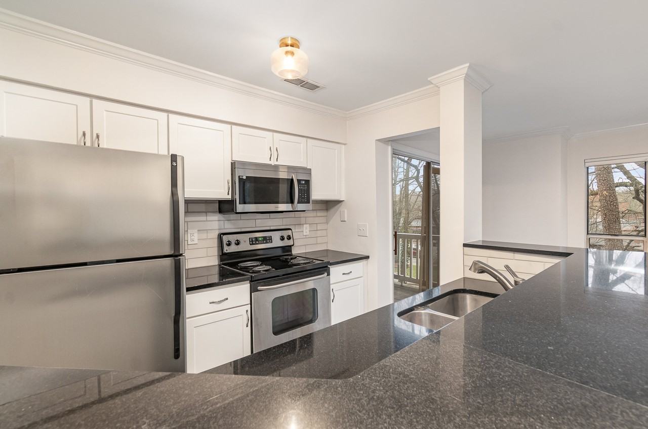 2512 Cranbrook Ln #1 - Photo 4 of 16