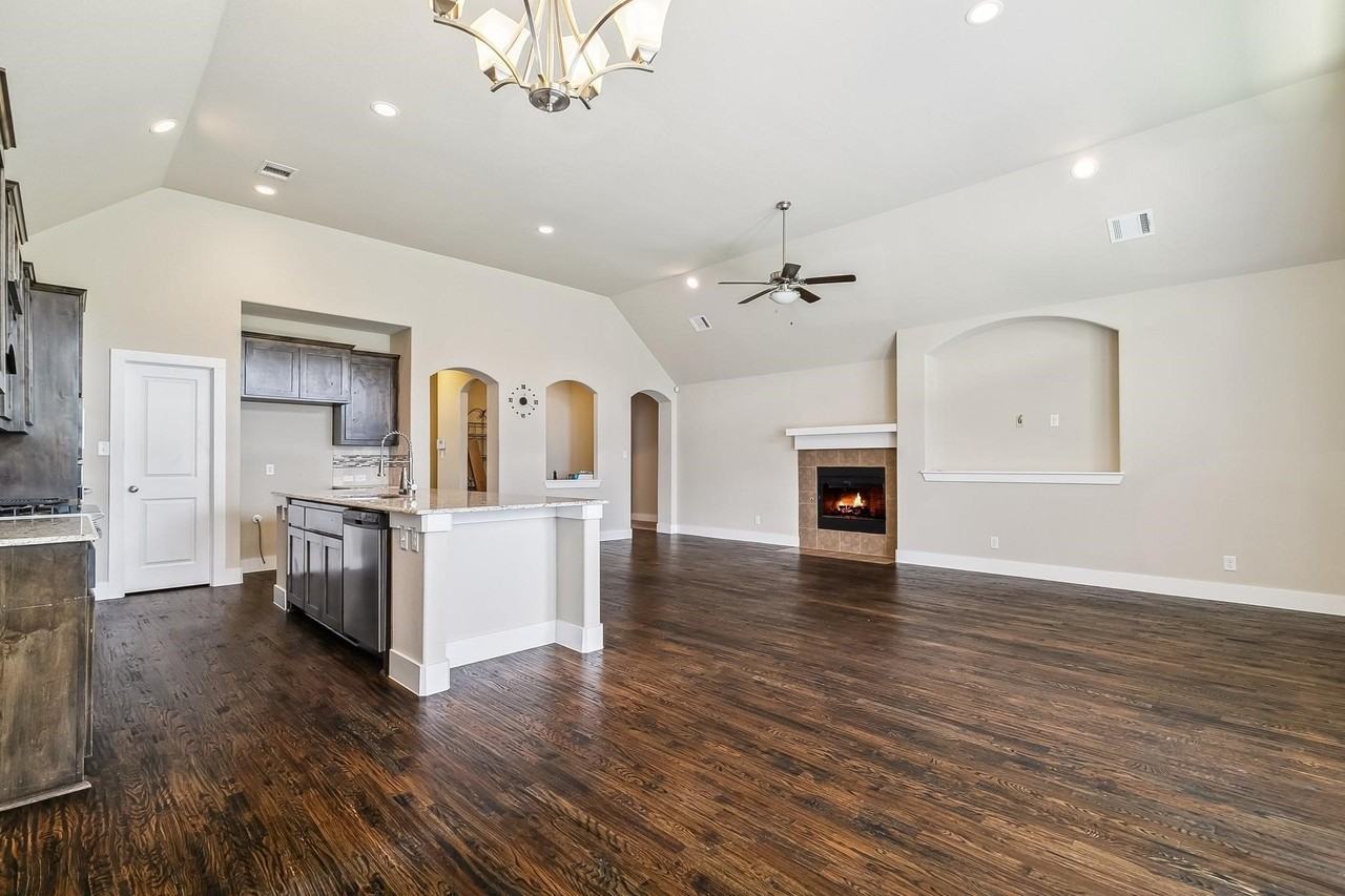 2508 Sanders Ct - Photo 3 of 35