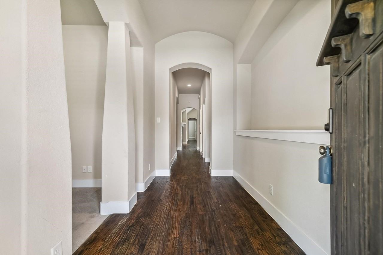 2508 Sanders Ct - Photo 4 of 35