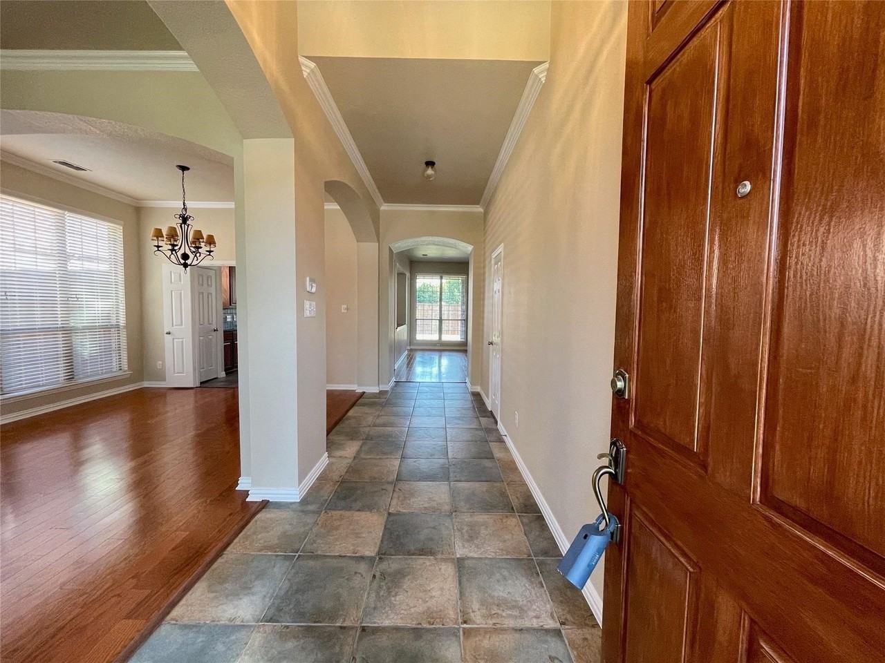 2902 Madison Dr - Photo 3 of 31