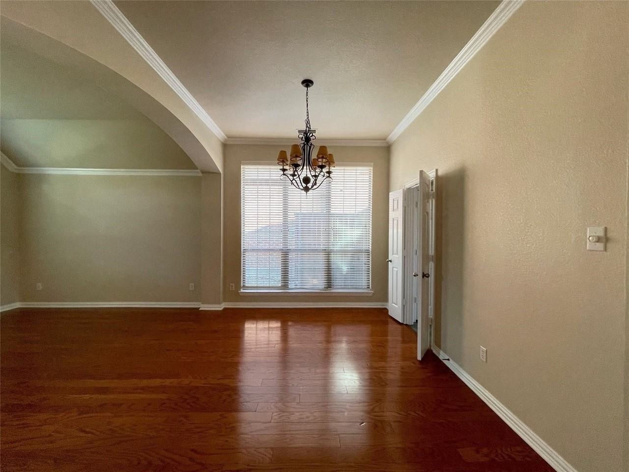 2902 Madison Dr - Photo 5 of 31