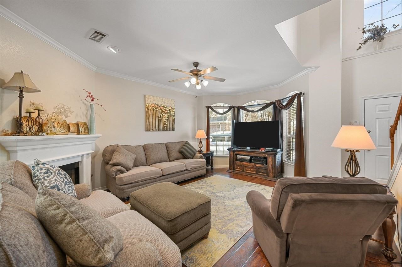 1905 Francis Ct - Photo 2 of 25