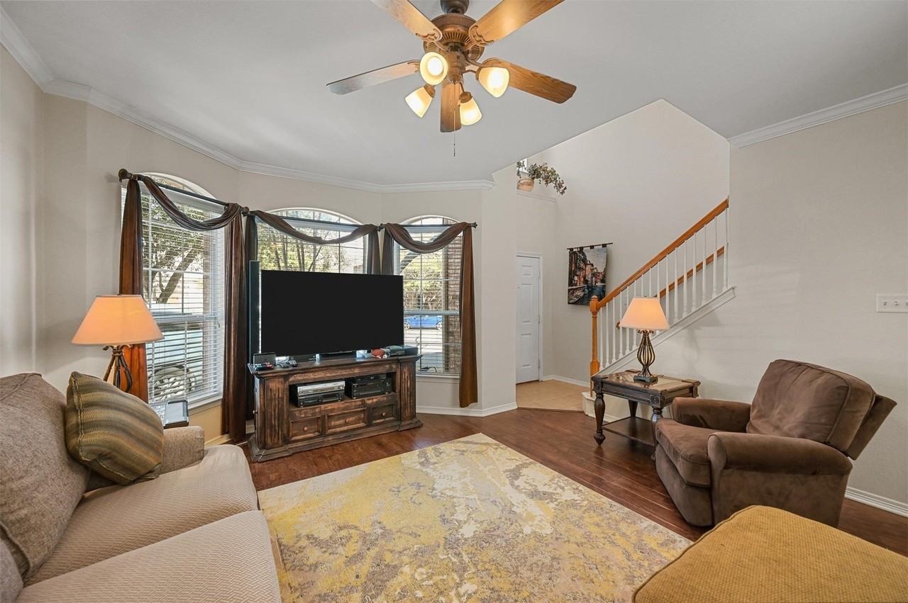 1905 Francis Ct - Photo 3 of 25