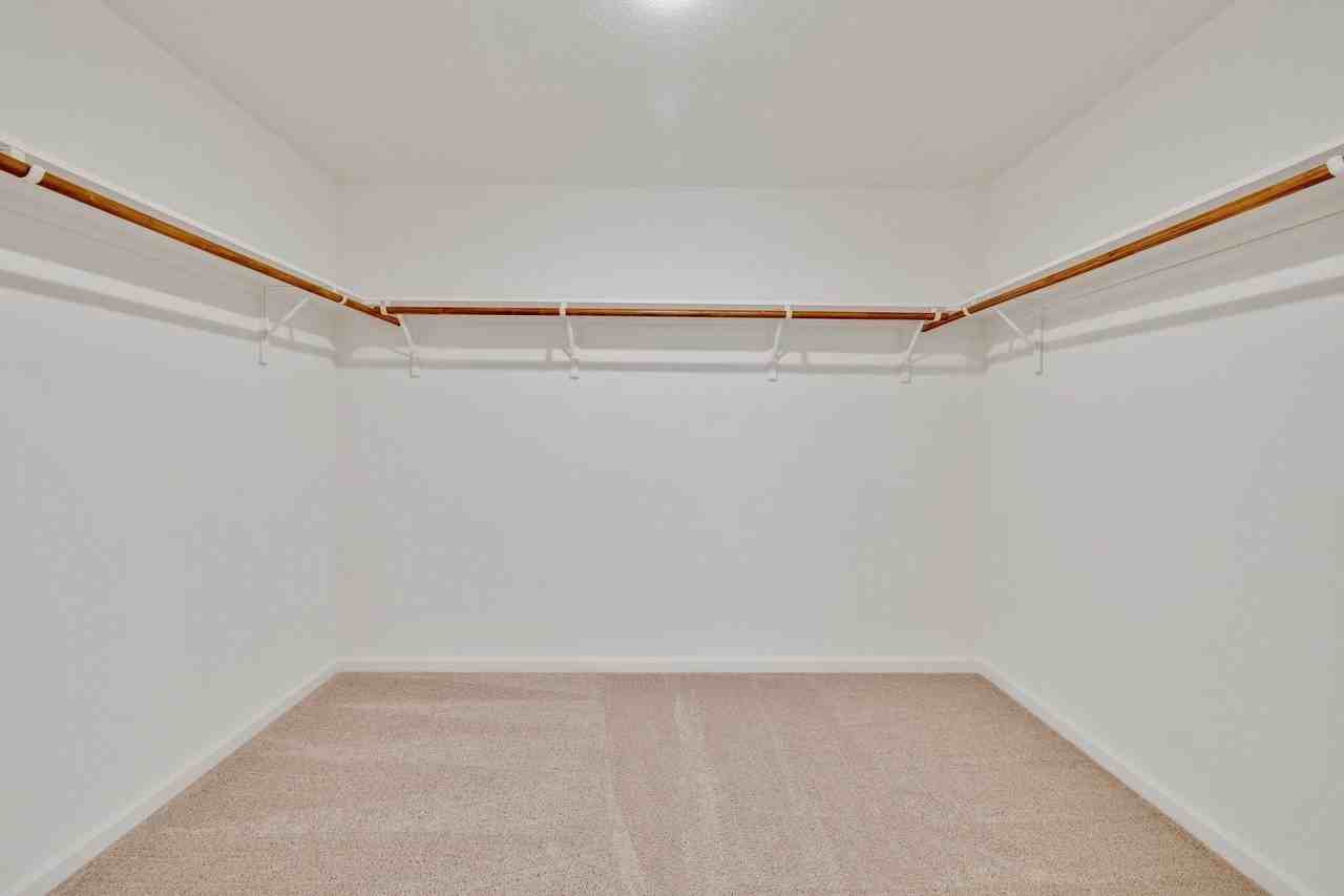 795 Yorkshire Dr - Photo 4 of 36