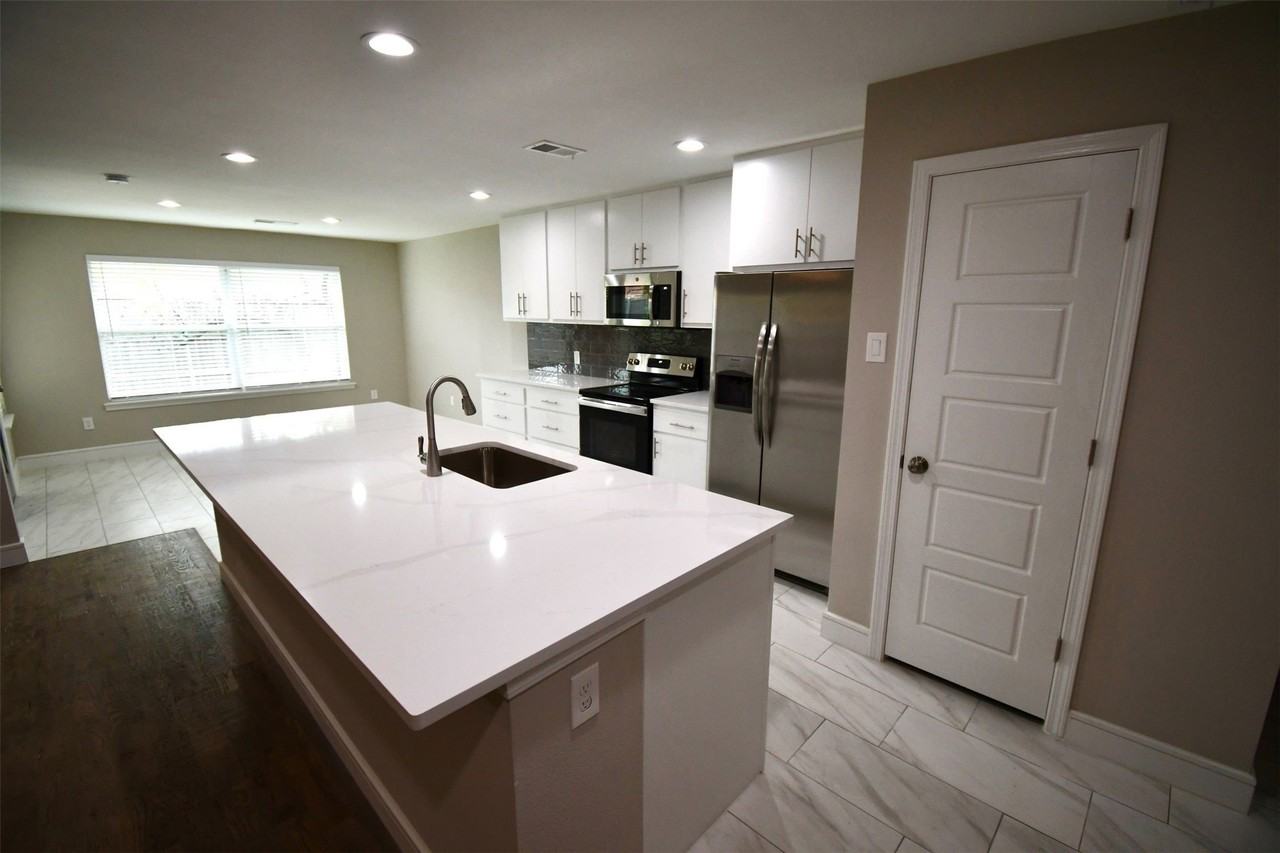 1204 Jeffery Trl - Photo 2 of 29