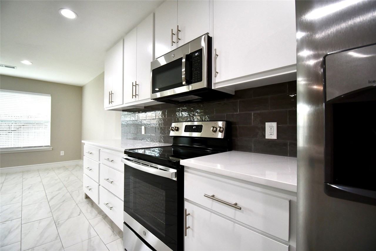 1204 Jeffery Trl - Photo 4 of 29