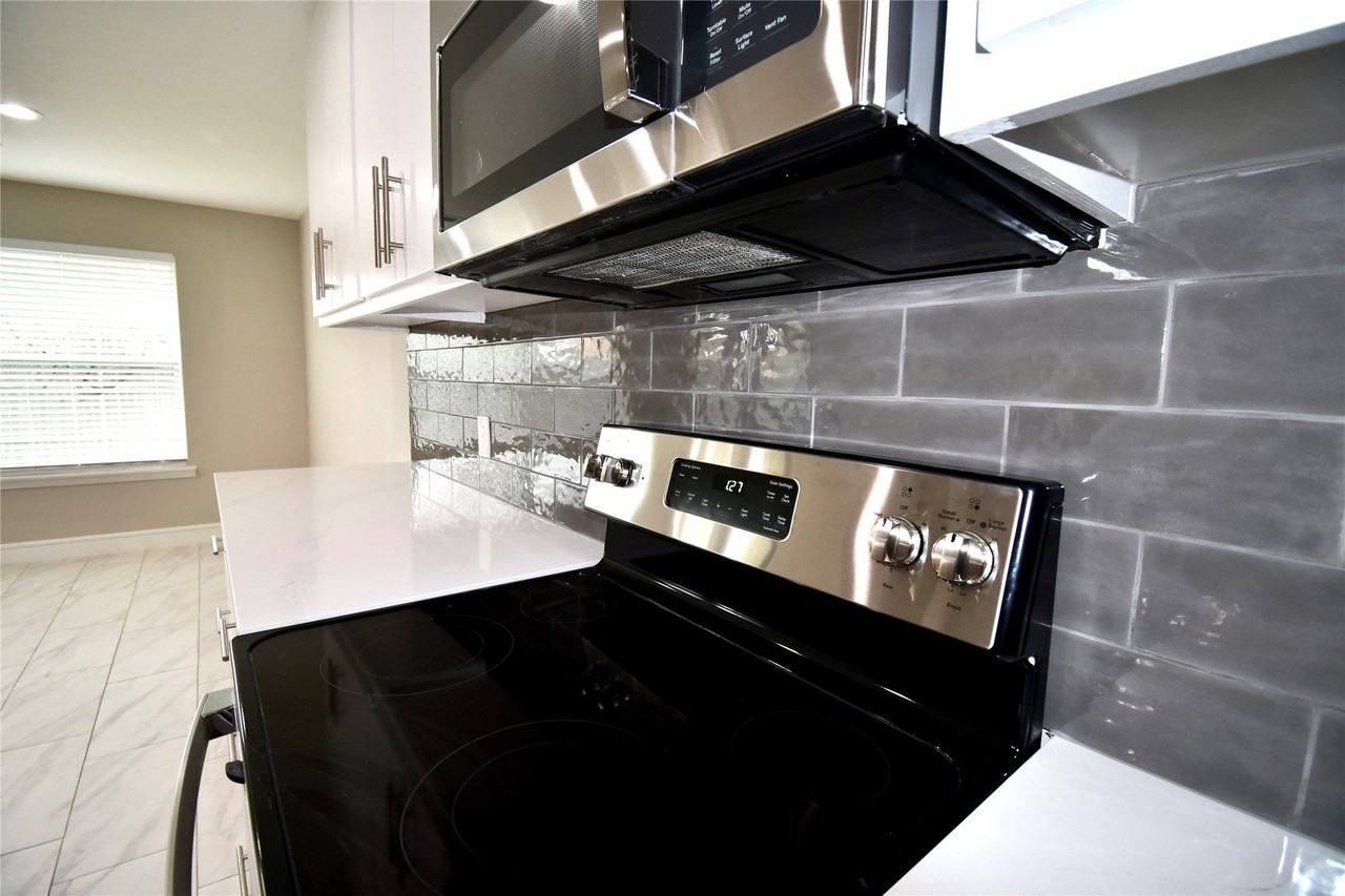1204 Jeffery Trl - Photo 5 of 29