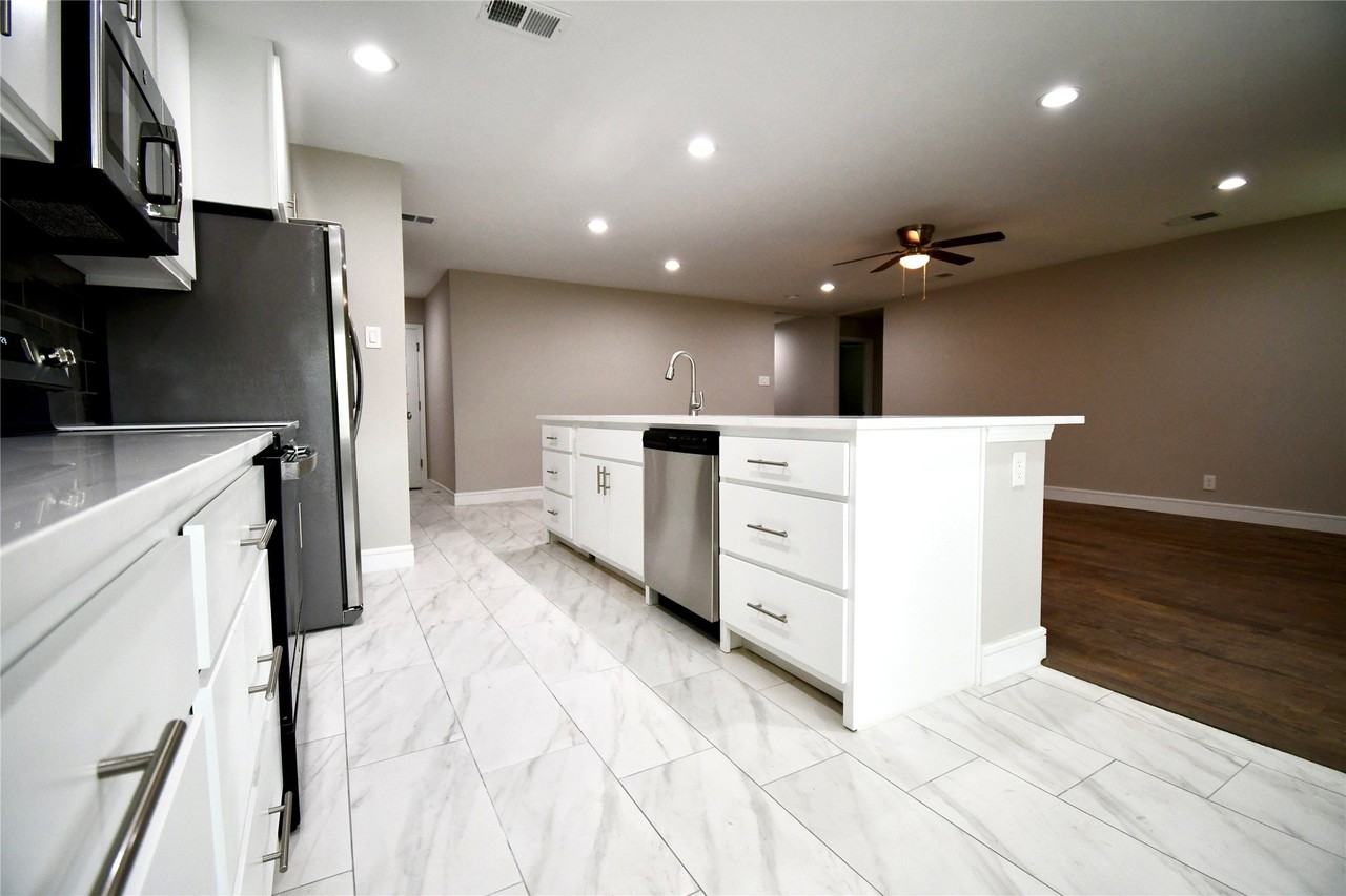 1204 Jeffery Trl - Photo 6 of 29