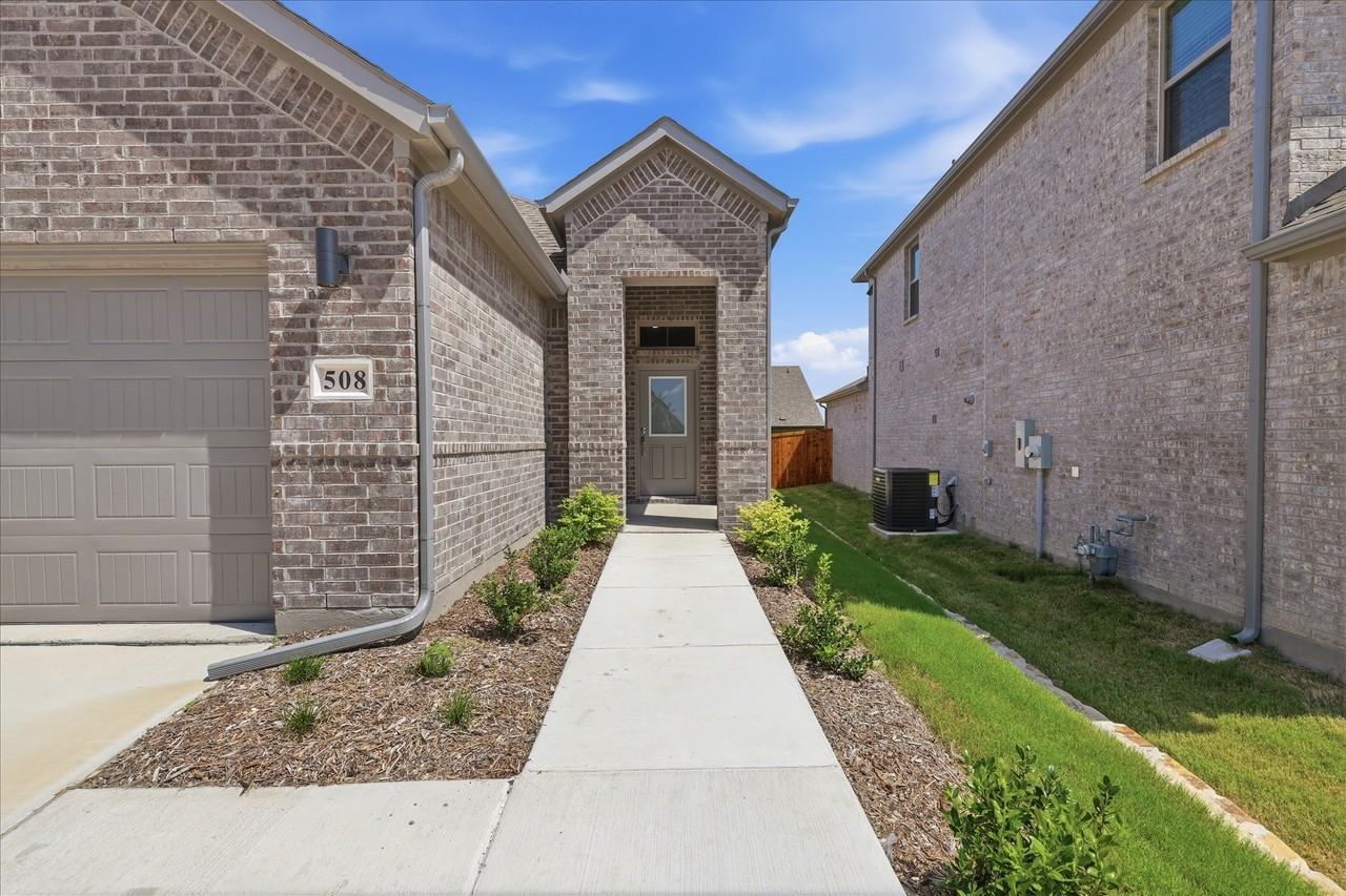 508 Green Grass Dr - Photo 3 of 40