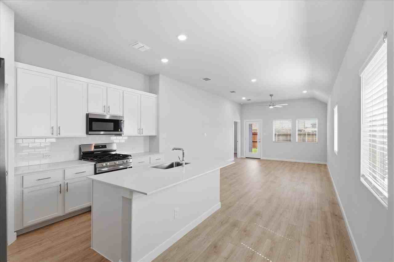 508 Green Grass Dr - Photo 5 of 40