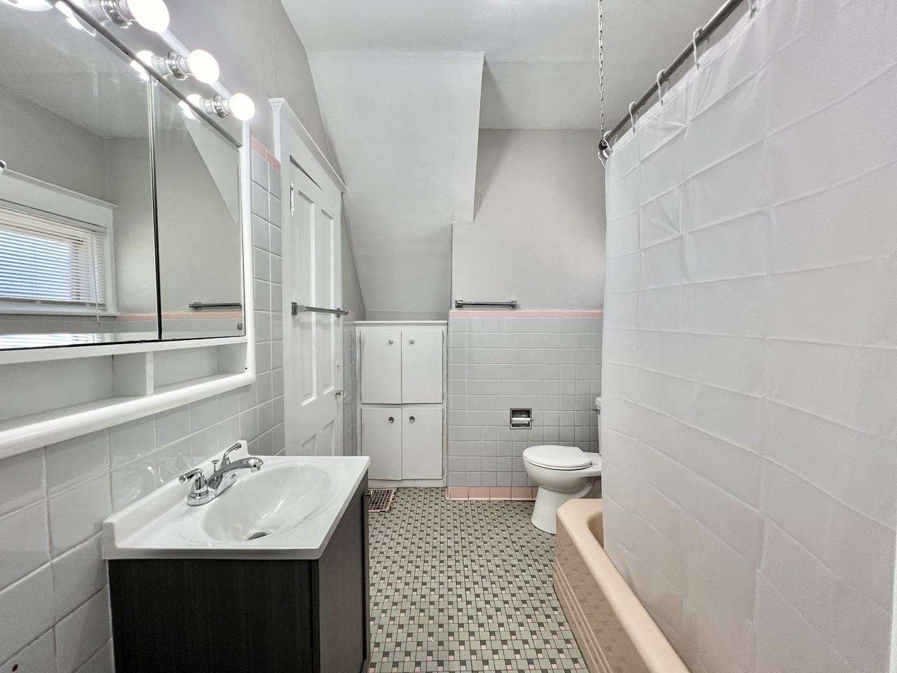 28 N Atwood Ave #1 - Photo 5 of 10
