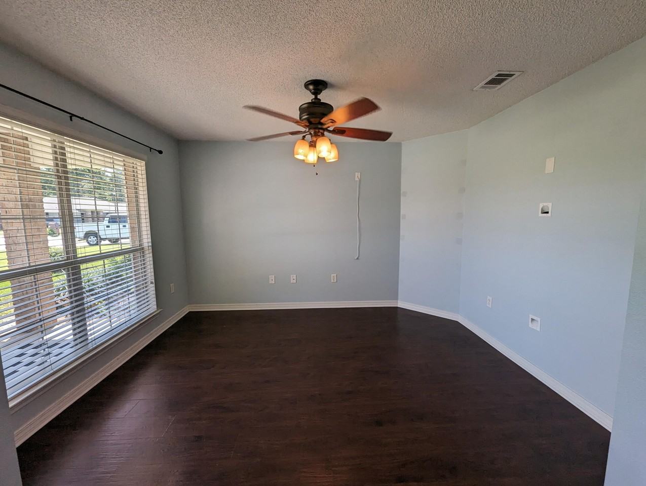 9903 Parker Lake Cir - Photo 4 of 35