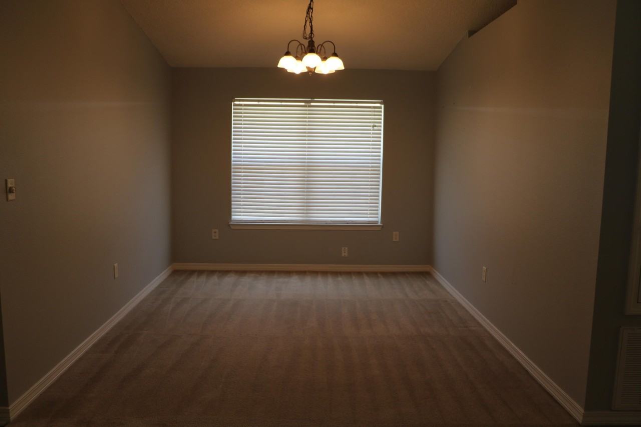 2110 Presidio St - Photo 4 of 17