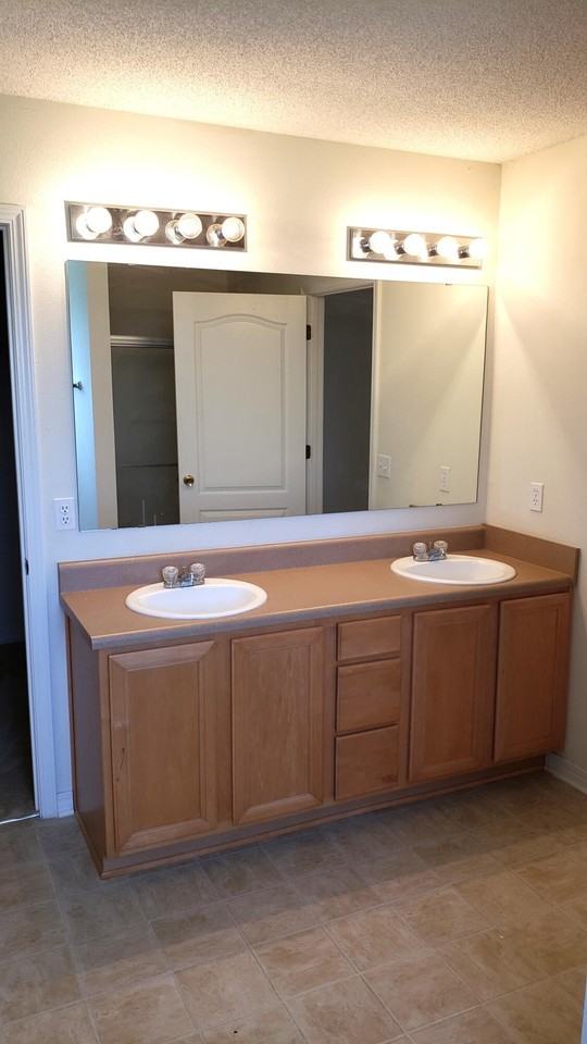 2045 Catline Cir - Photo 5 of 14
