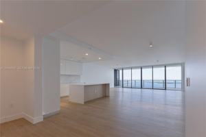 featured image of NE 24th St & Biscayne Blvd