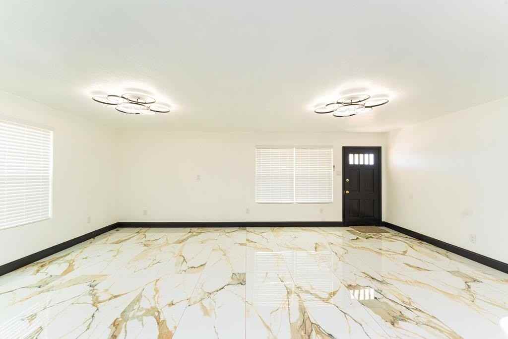 4209 Redbud Ave - Photo 4 of 38