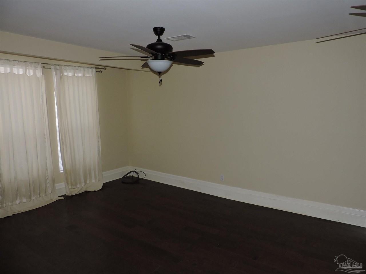 1117 Medford Ave - Photo 3 of 16