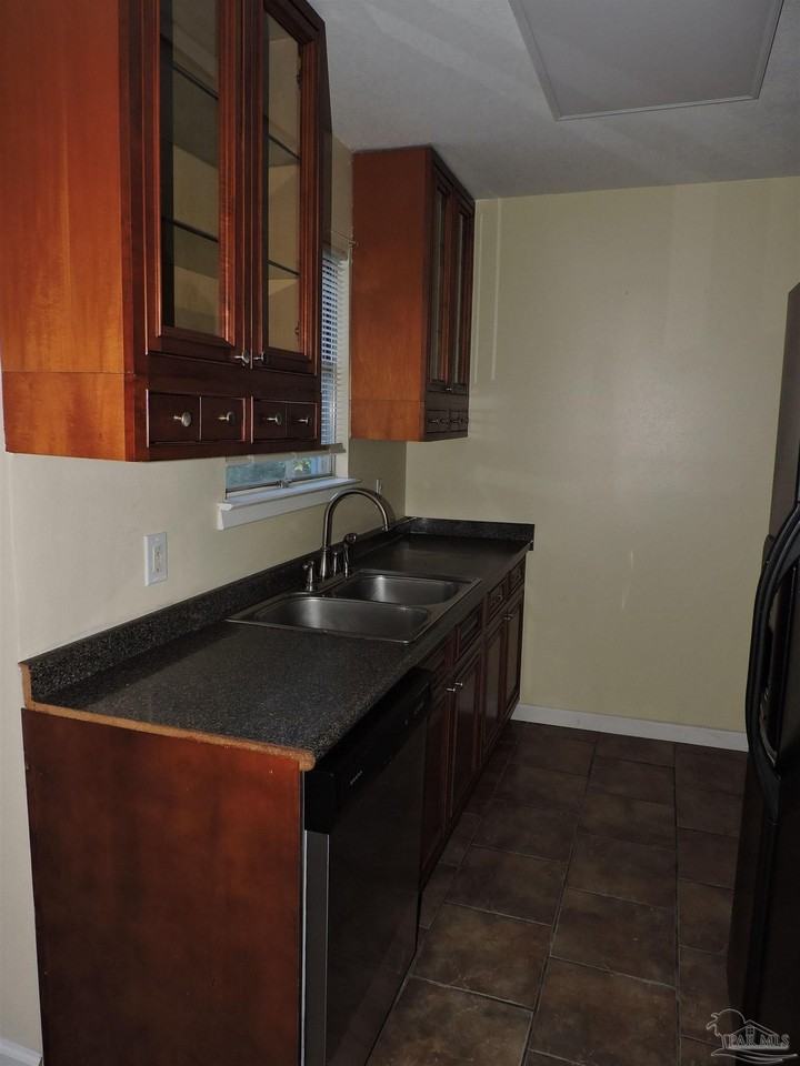 1117 Medford Ave - Photo 6 of 16