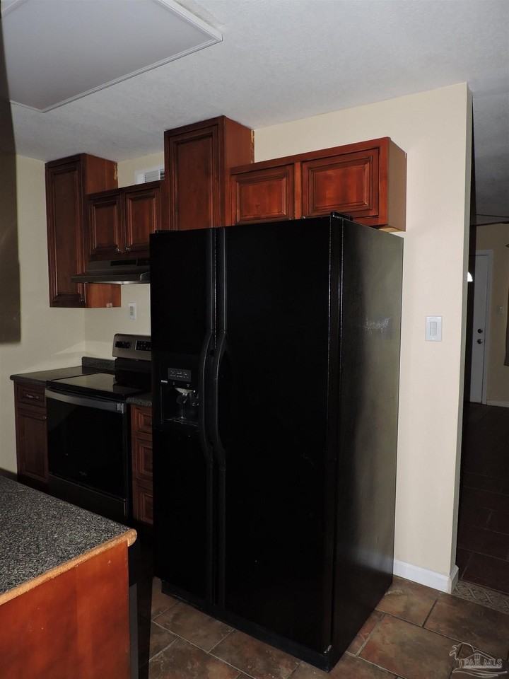 1117 Medford Ave - Photo 7 of 16