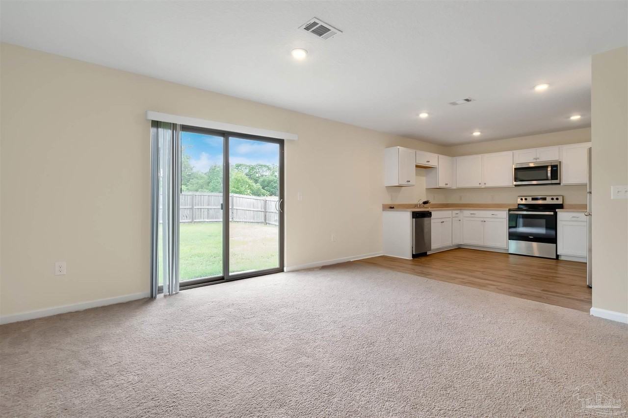 8724 Schooner Ln - Photo 4 of 17