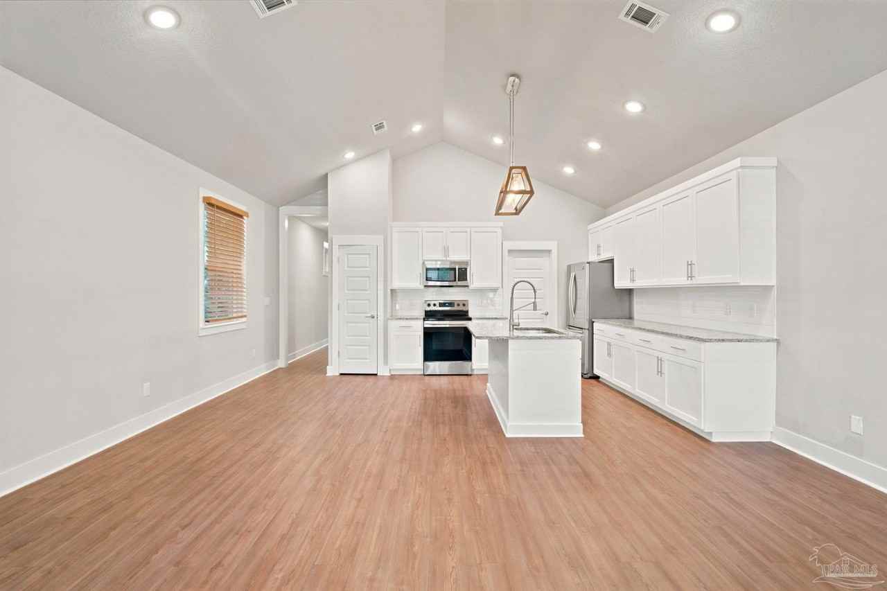 1010 N D St - Photo 5 of 18