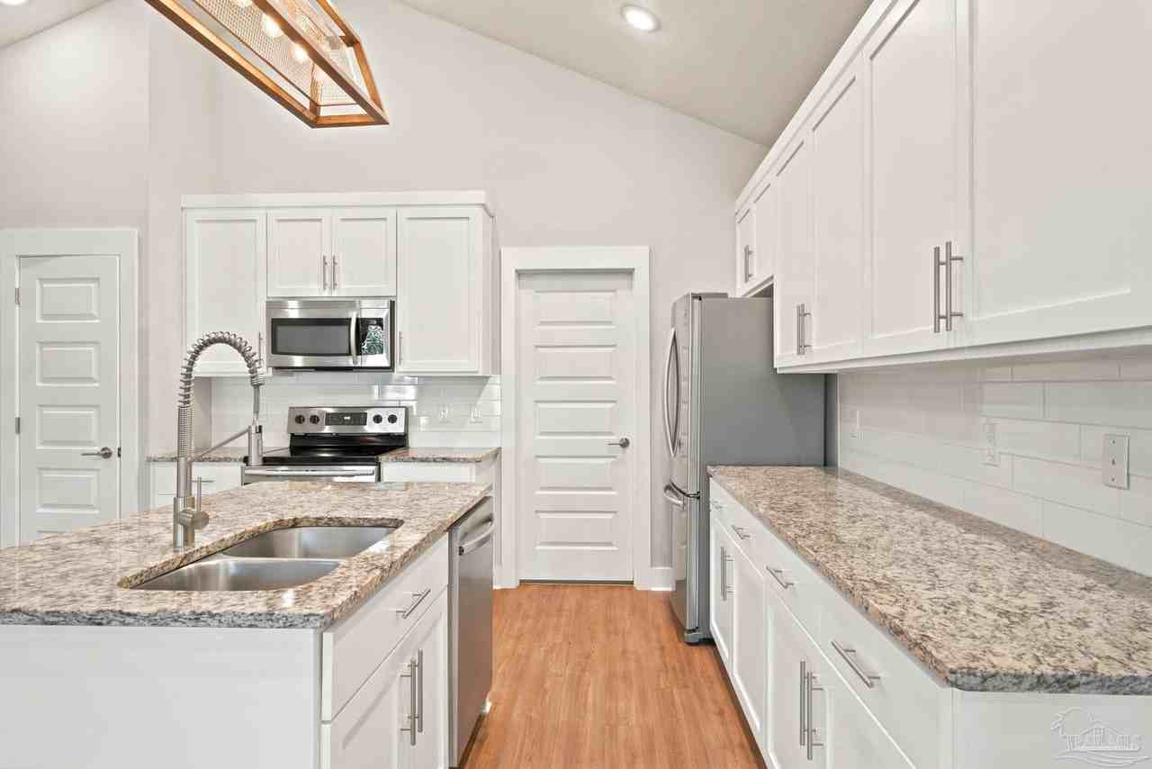 1010 N D St - Photo 7 of 18