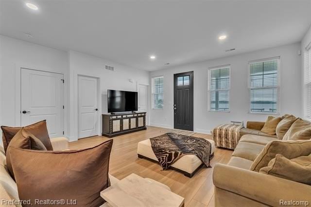 5264 Cooley Lake Rd - Photo 7 of 50