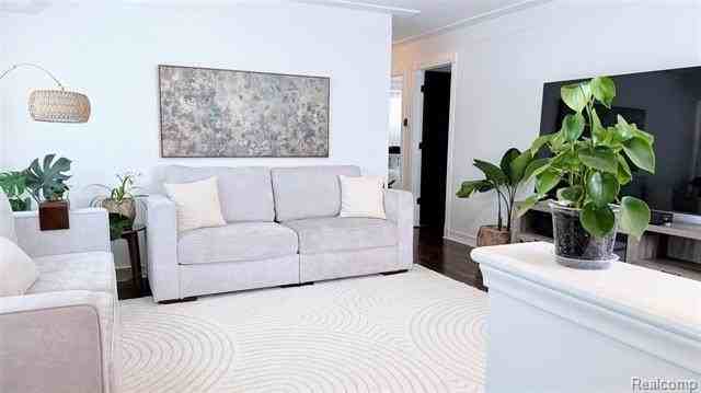 25038 Chernick St - Photo 7 of 16