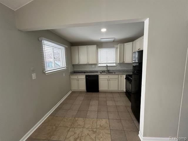 4472 Buchanan Ave - Photo 5 of 17