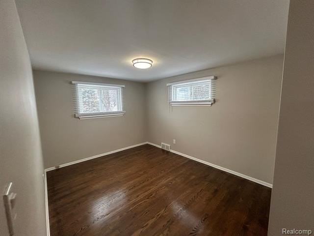 4472 Buchanan Ave - Photo 7 of 17