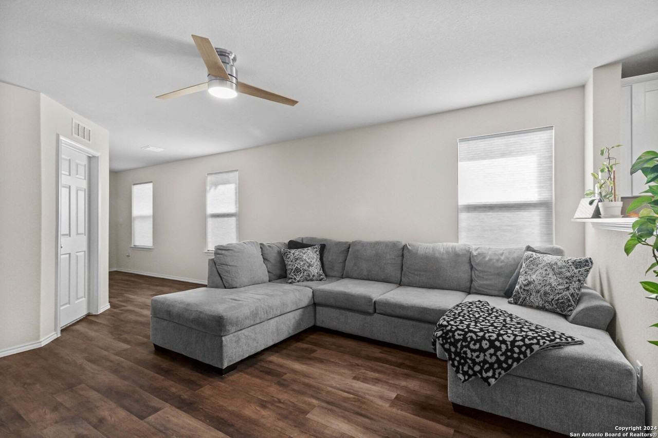 6602 Turnpike - Photo 3 of 17
