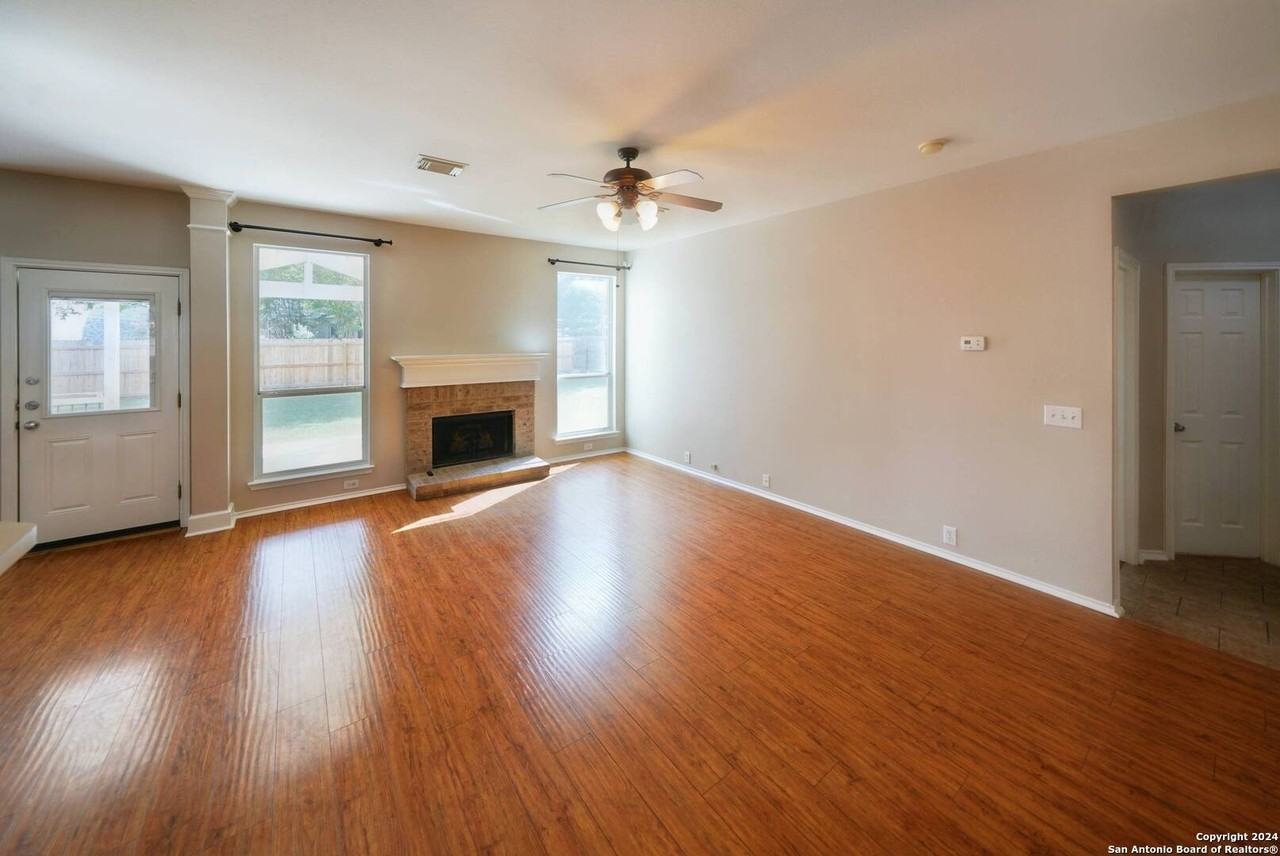 4736 Green Bluff Dr - Photo 5 of 48