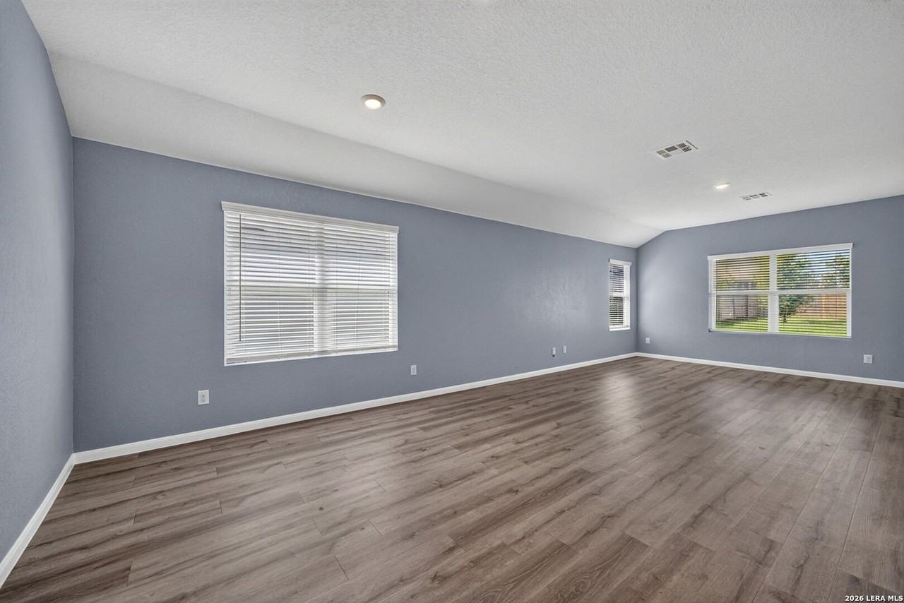 10639 Vinateros Dr - Photo 6 of 29