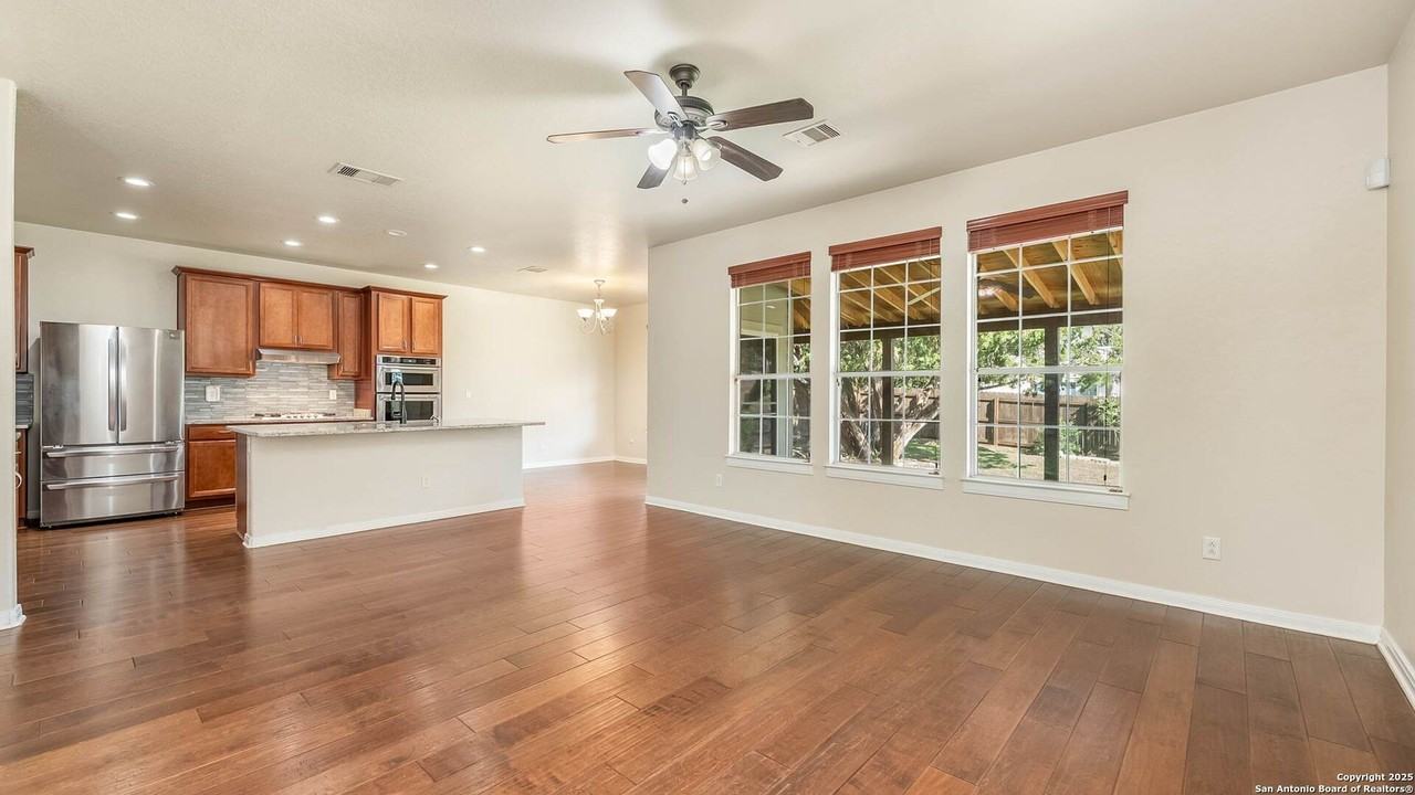 4511 Fern Hl - Photo 3 of 10